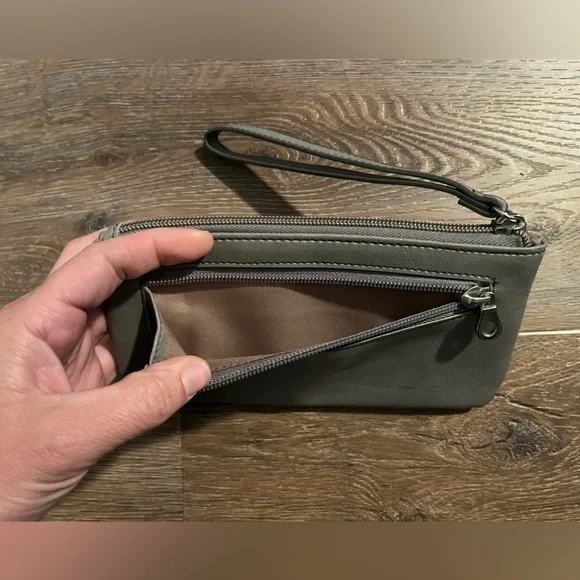 Relic wallet/wristlet - Picture 8 of 10